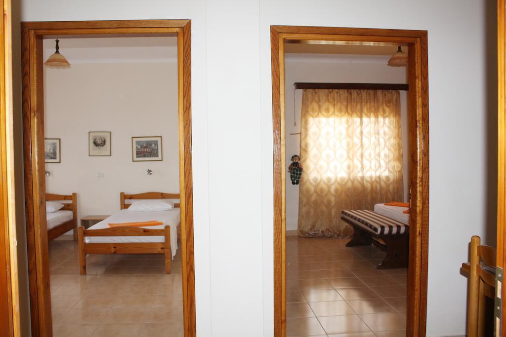 Marku Palace Ksamil Rom bilde